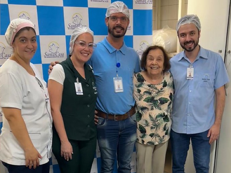 Presente Solidário: Moradora de Jales realiza doação de tolhas de banho para Santa Casa