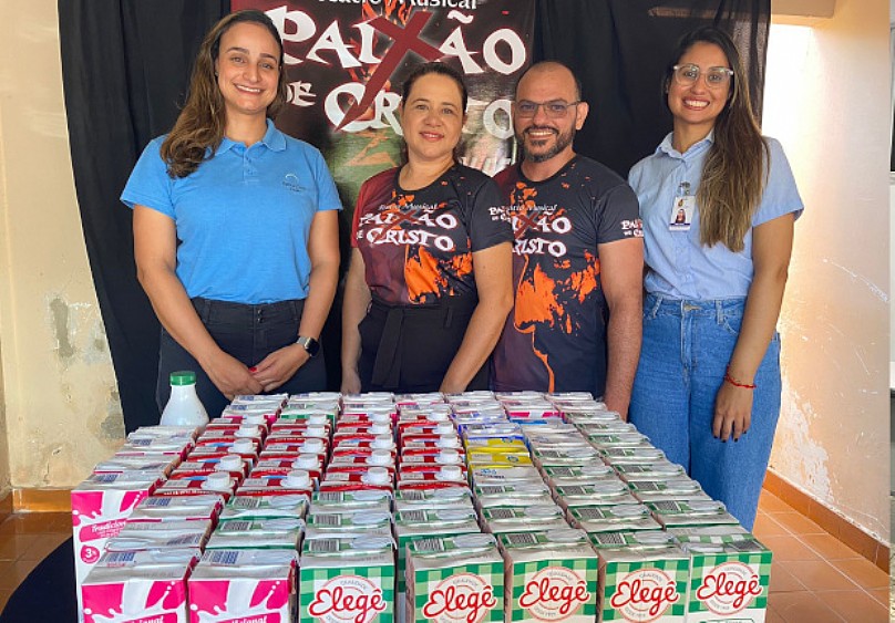 Santa Casa de Jales recebe doação de leite do Teatro Musical Paixão de Cristo