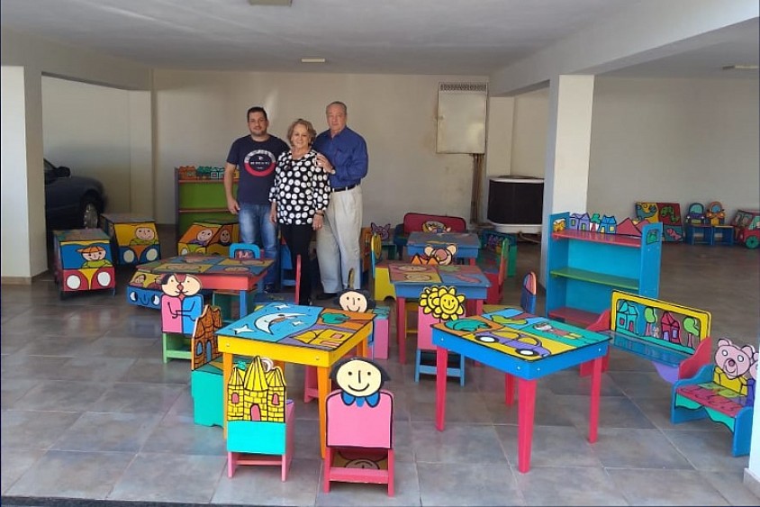 Santa Casa de Jales recebe doações de mobiliário infantil para brinquedoteca