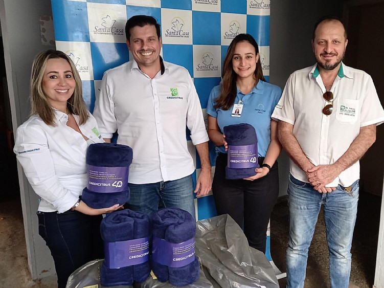 Sicoob Credicitrus realiza doação mantas para a Santa Casa de Jales