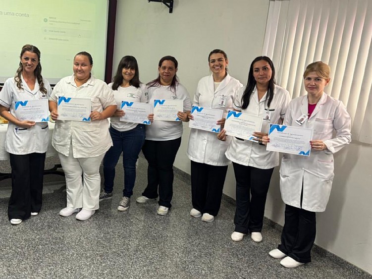 Santa Casa de Jales entrega certificados de agradecimento aos alunos e professores de Enfermagem da Etec Jales pela parceria no Projeto “Mutirão da Ca