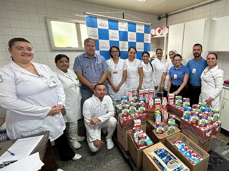  Alunos do curso Técnico em Enfermagem da ETEC doam mais de 300 litros de leite para Santa Casa de Jales