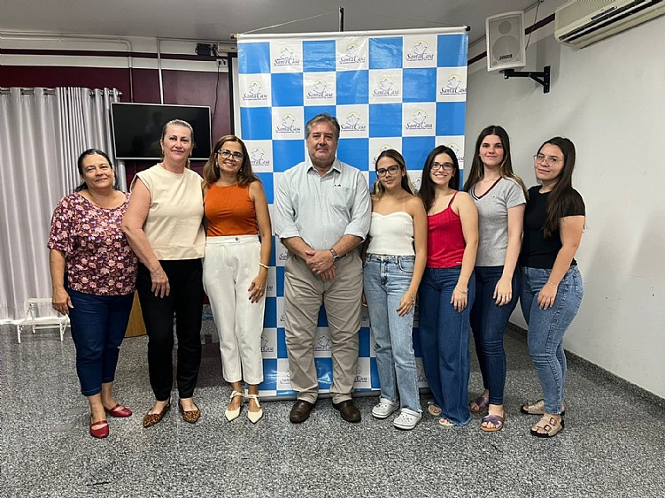 Turma do 3º colegial da escola Objetivo realiza doação para Santa Casa de Jales