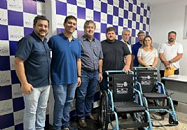 Rotary Club Grandes Lagos realiza doação de cadeiras de rodas para Santa Casa de Jales