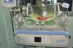 Rede de balanço é alternativa para tratamento de bebês na UTI Neonatal