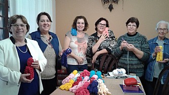 Santa Casa de Jales recebe doações de polvos de crochê de Piracicaba