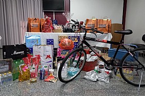Colaboradores da Santa Casa de Jales participam da ação “Natal Especial e recebem brindes doados pelo comércio