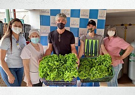 Santa Casa de Jales recebe doação de hortaliças orgânicas do projeto “Horta na Escola, da escola Juvenal Geraldelli